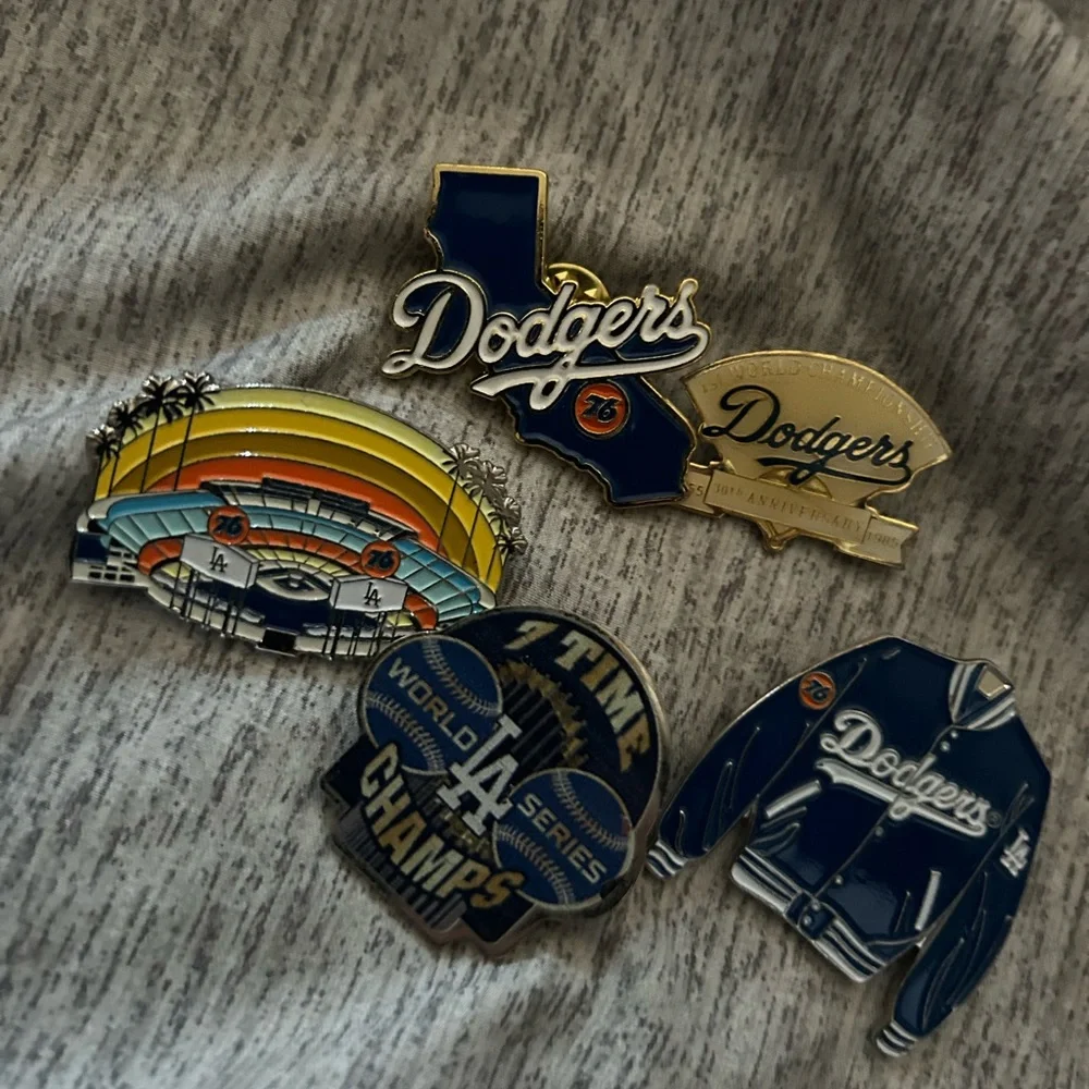 MLB Los Angeles dodgers pins with back selling as a set - Picture 2 of 3